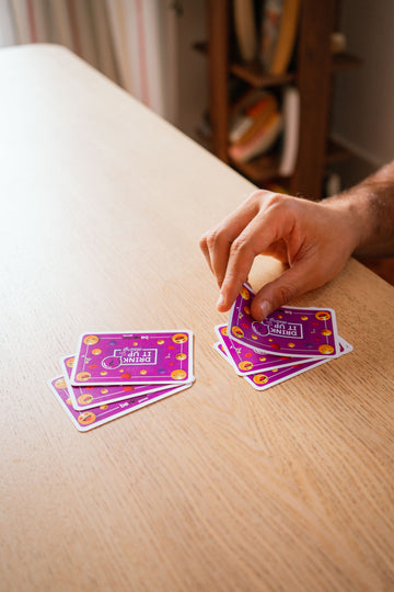 Distribui os trunfos pelos dois