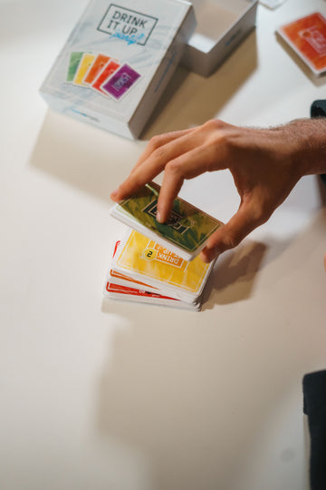 Amontoa os baralhos de cada nível